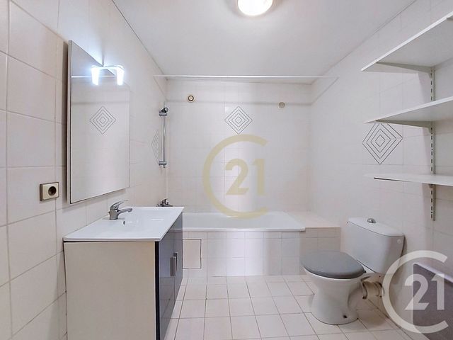 Appartement F3 &agrave; louer - 3 pi&egrave;ces - 63,39 m2 - Remoulins - 30 - LANGUEDOC-ROUSSILLON
