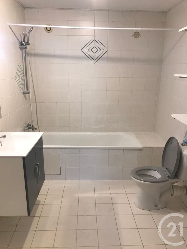 Appartement F3 &agrave; louer - 3 pi&egrave;ces - 63,39 m2 - Remoulins - 30 - LANGUEDOC-ROUSSILLON