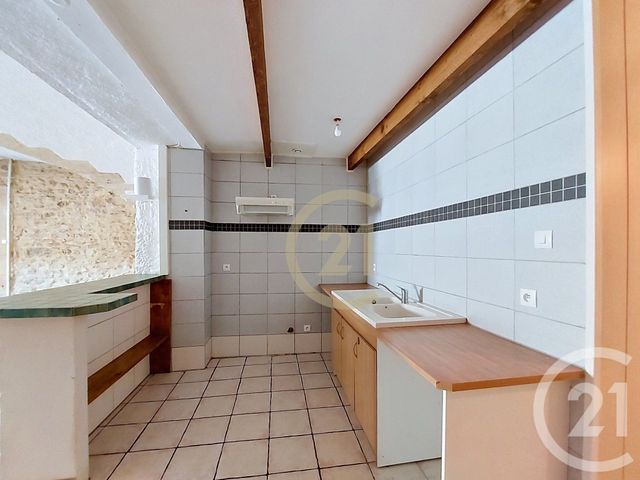 Appartement F2 &agrave; louer - 2 pi&egrave;ces - 64,22 m2 - Remoulins - 30 - LANGUEDOC-ROUSSILLON
