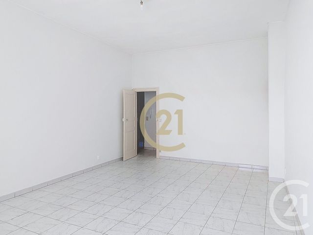 Appartement F4 &agrave; louer - 4 pi&egrave;ces - 99,26 m2 - Remoulins - 30 - LANGUEDOC-ROUSSILLON
