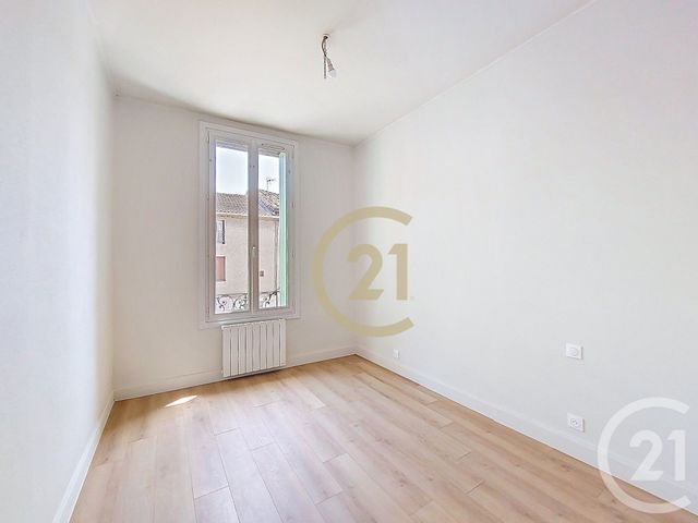 Appartement F4 &agrave; louer - 4 pi&egrave;ces - 99,26 m2 - Remoulins - 30 - LANGUEDOC-ROUSSILLON