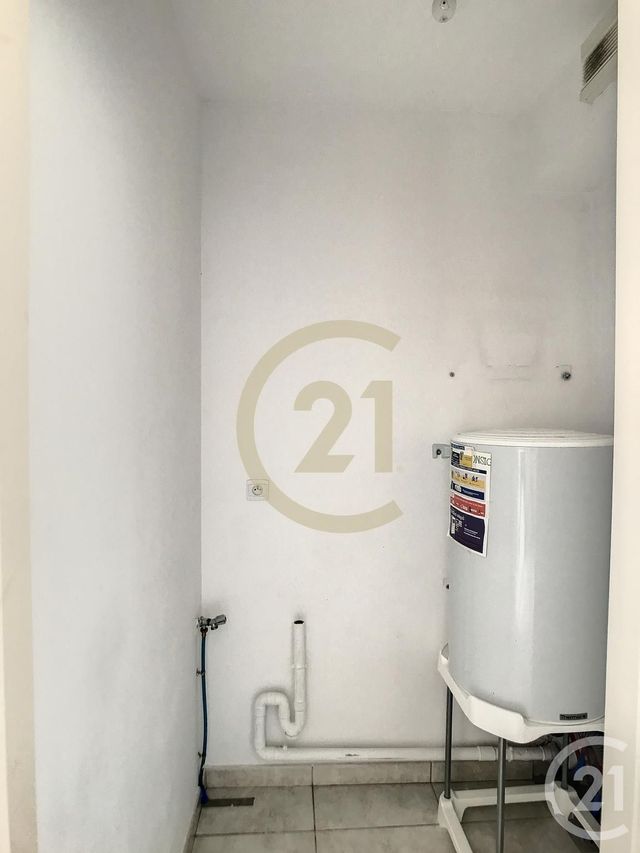 Appartement F2 &agrave; louer - 2 pi&egrave;ces - 36,29 m2 - Roquemaure - 30 - LANGUEDOC-ROUSSILLON