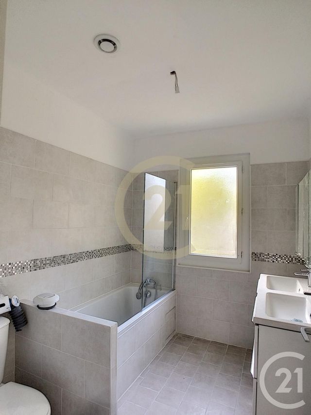 Maison &agrave; louer - 3 pi&egrave;ces - 63,90 m2 - Remoulins - 30 - LANGUEDOC-ROUSSILLON