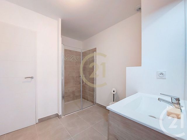 Appartement F2 &agrave; louer - 2 pi&egrave;ces - 46,74 m2 - Uzes - 30 - LANGUEDOC-ROUSSILLON