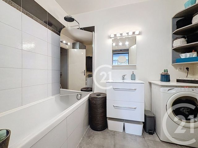 Appartement Studio à vendre - 2 pièces - 46 m2 - Montreuil - 93 - ILE-DE-FRANCE