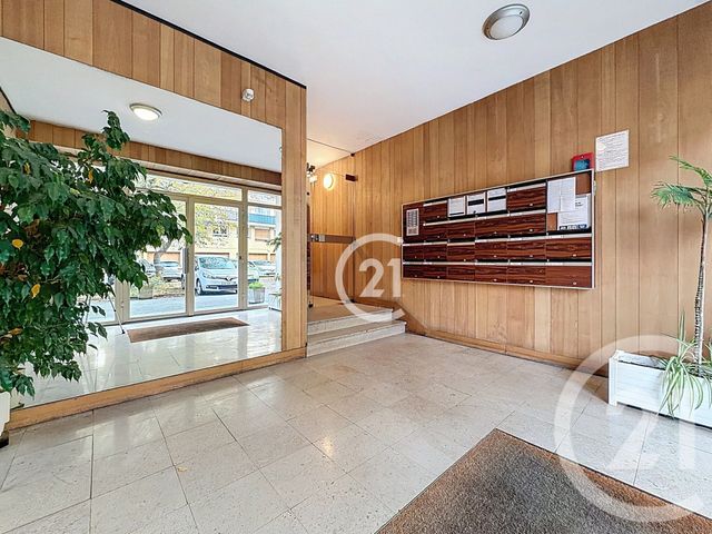 Appartement Studio à vendre - 2 pièces - 46 m2 - Montreuil - 93 - ILE-DE-FRANCE