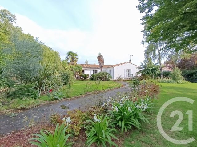 Maison à vendre - 5 pièces - 142 m2 - Croix Chapeau - 17 - POITOU-CHARENTES