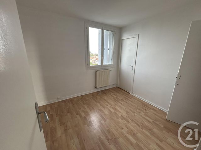 Appartement T4 &agrave; louer - 4 pi&egrave;ces - 74,92 m2 - La Rochelle - 17 - POITOU-CHARENTES