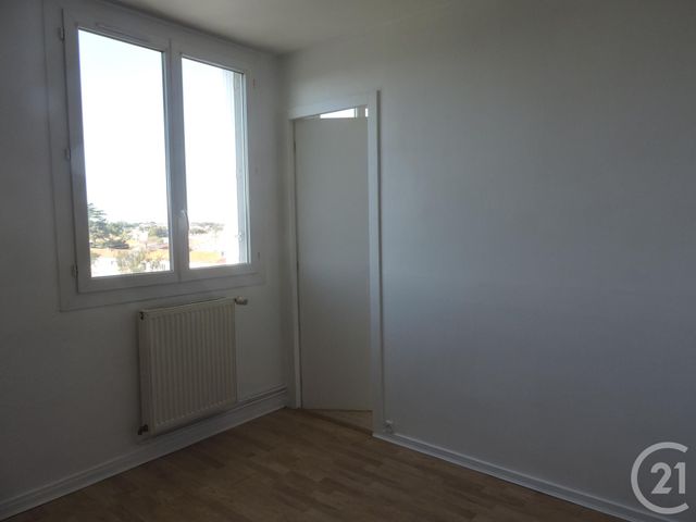 Appartement T4 &agrave; louer - 4 pi&egrave;ces - 74,92 m2 - La Rochelle - 17 - POITOU-CHARENTES