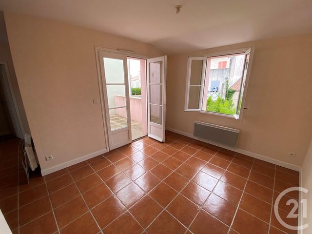 Maison &agrave; louer - 3 pi&egrave;ces - 55,87 m2 - Courcon - 17 - POITOU-CHARENTES