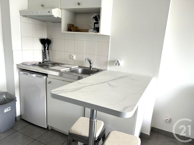 Appartement &agrave; louer - 2 pi&egrave;ces - 27 m2 - La Rochelle - 17 - POITOU-CHARENTES