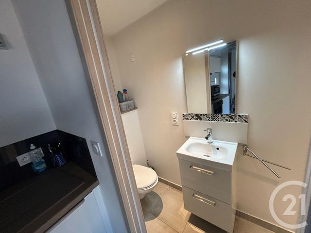 Appartement T1 &agrave; louer - 1 pi&egrave;ce - 17 m2 - La Rochelle - 17 - POITOU-CHARENTES