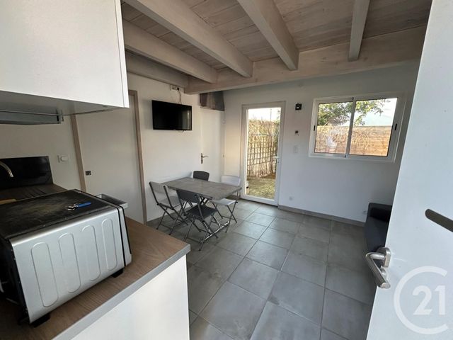 Appartement T1 &agrave; louer - 1 pi&egrave;ce - 17 m2 - La Rochelle - 17 - POITOU-CHARENTES