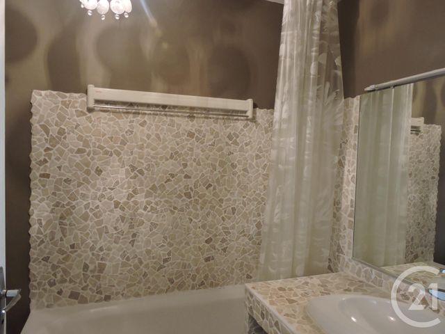 Appartement &agrave; louer - 2 pi&egrave;ces - 45,23 m2 - La Rochelle - 17 - POITOU-CHARENTES