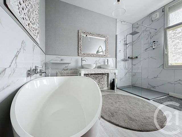 Maison &agrave; louer - 4 pi&egrave;ces - 102,40 m2 - Rochefort - 17 - POITOU-CHARENTES