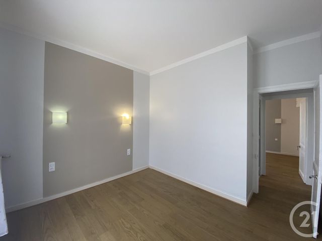 Maison &agrave; louer - 6 pi&egrave;ces - 177,80 m2 - La Rochelle - 17 - POITOU-CHARENTES