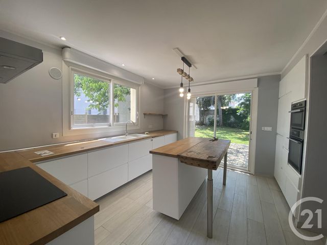 Maison &agrave; louer - 6 pi&egrave;ces - 177,80 m2 - La Rochelle - 17 - POITOU-CHARENTES