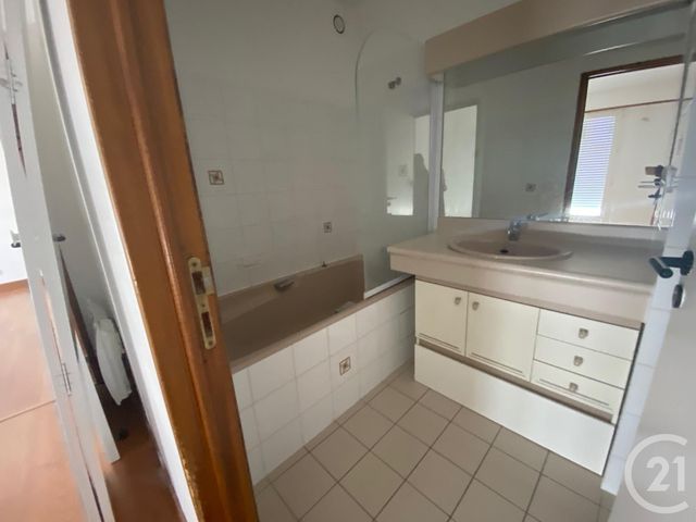 Appartement &agrave; louer - 2 pi&egrave;ces - 38,65 m2 - La Rochelle - 17 - POITOU-CHARENTES