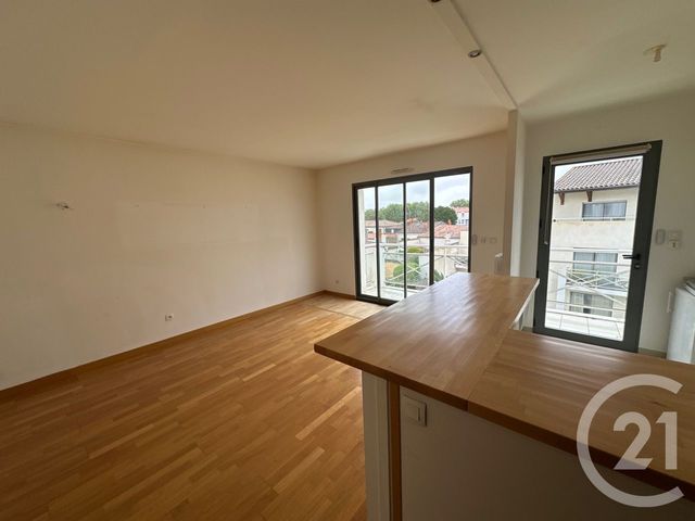 Appartement F3 &agrave; louer - 3 pi&egrave;ces - 58,09 m2 - La Rochelle - 17 - POITOU-CHARENTES