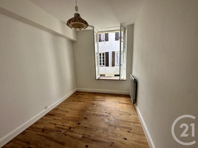 Appartement T3 &agrave; louer - 3 pi&egrave;ces - 68,20 m2 - Rochefort - 17 - POITOU-CHARENTES
