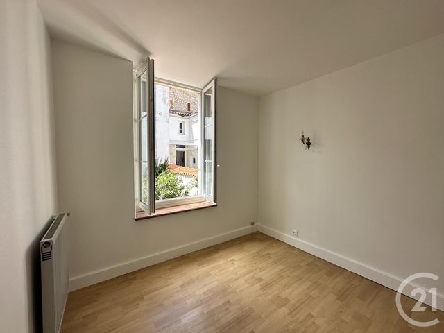 Appartement T3 &agrave; louer - 3 pi&egrave;ces - 68,20 m2 - Rochefort - 17 - POITOU-CHARENTES
