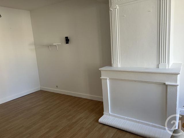 Appartement T3 &agrave; louer - 3 pi&egrave;ces - 68,20 m2 - Rochefort - 17 - POITOU-CHARENTES