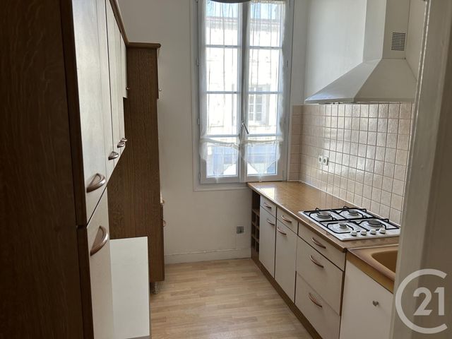 Appartement T3 &agrave; louer - 3 pi&egrave;ces - 68,20 m2 - Rochefort - 17 - POITOU-CHARENTES