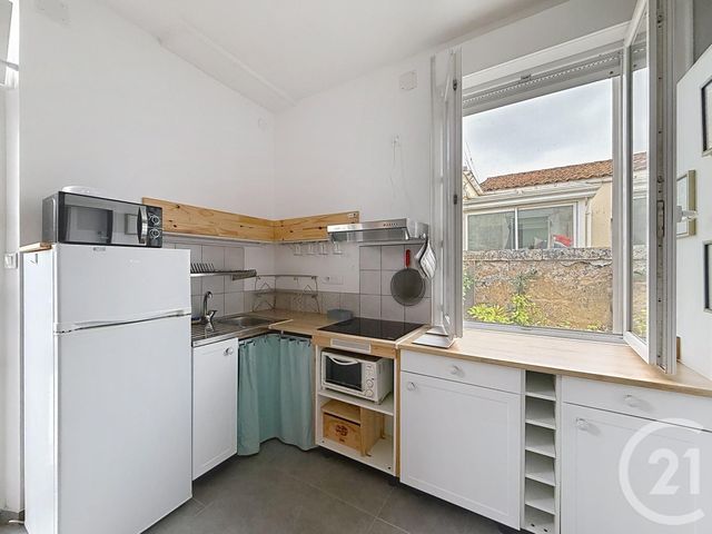 Appartement Studio &agrave; louer - 1 pi&egrave;ce - 16 m2 - Rochefort - 17 - POITOU-CHARENTES