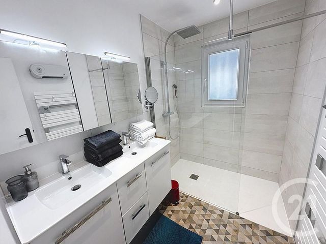 Maison &agrave; louer - 4 pi&egrave;ces - 115 m2 - St Xandre - 17 - POITOU-CHARENTES