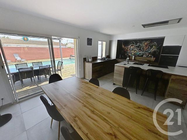 Maison &agrave; louer - 4 pi&egrave;ces - 115 m2 - St Xandre - 17 - POITOU-CHARENTES
