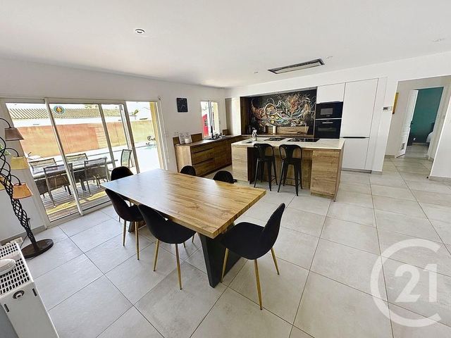 Maison &agrave; louer - 4 pi&egrave;ces - 115 m2 - St Xandre - 17 - POITOU-CHARENTES