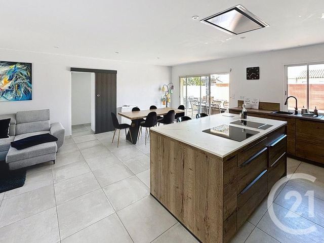 Maison &agrave; louer - 4 pi&egrave;ces - 115 m2 - St Xandre - 17 - POITOU-CHARENTES