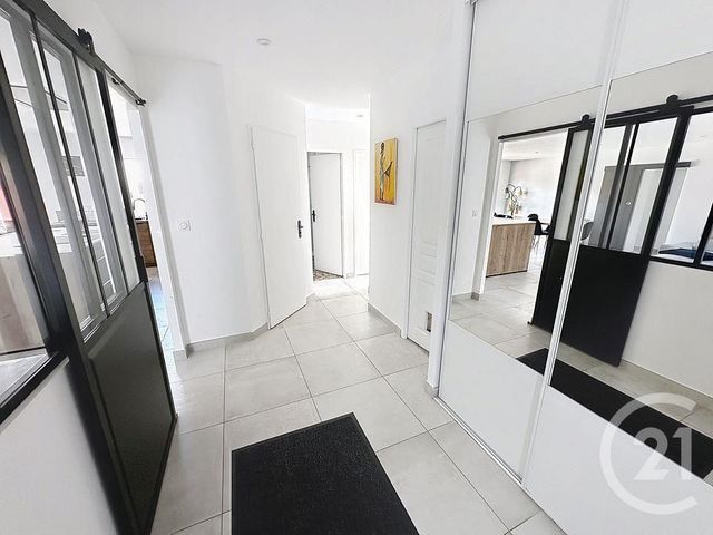 Maison &agrave; louer - 4 pi&egrave;ces - 115 m2 - St Xandre - 17 - POITOU-CHARENTES