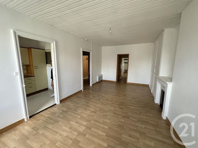 Appartement T3 &agrave; louer - 3 pi&egrave;ces - 60,14 m2 - Rochefort - 17 - POITOU-CHARENTES