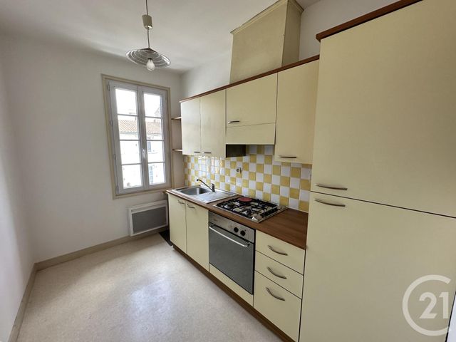 Appartement T3 &agrave; louer - 3 pi&egrave;ces - 60,14 m2 - Rochefort - 17 - POITOU-CHARENTES