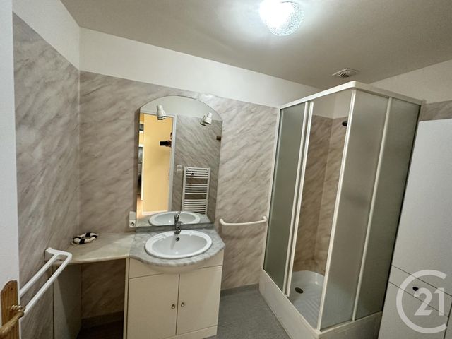 Appartement T3 &agrave; louer - 3 pi&egrave;ces - 60,14 m2 - Rochefort - 17 - POITOU-CHARENTES