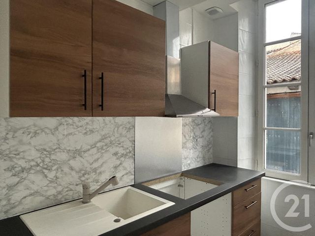 Appartement T4 &agrave; louer - 4 pi&egrave;ces - 63,56 m2 - La Rochelle - 17 - POITOU-CHARENTES