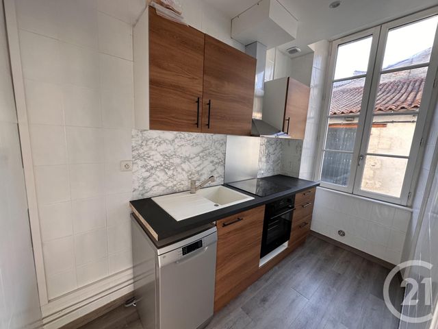 Appartement T4 &agrave; louer - 4 pi&egrave;ces - 63,56 m2 - La Rochelle - 17 - POITOU-CHARENTES