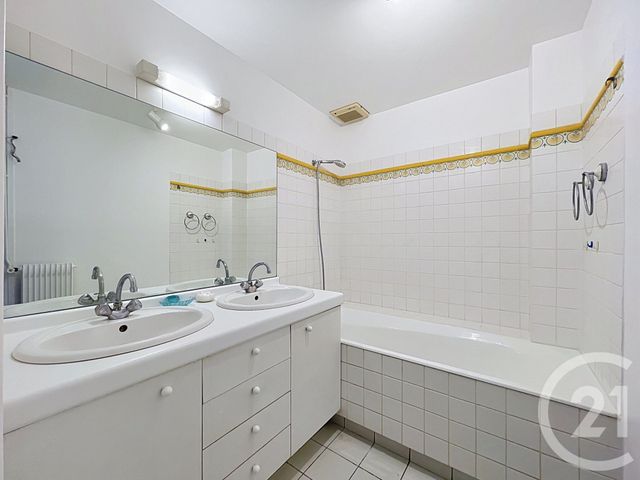 Appartement F4 &agrave; louer - 4 pi&egrave;ces - 90,78 m2 - Paris - 75009 - ILE-DE-FRANCE