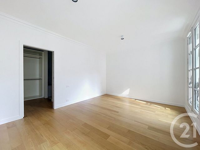 Appartement F4 &agrave; louer - 4 pi&egrave;ces - 140 m2 - Paris - 75010 - ILE-DE-FRANCE