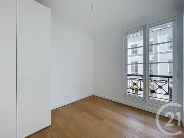Appartement F4 &agrave; louer - 4 pi&egrave;ces - 140 m2 - Paris - 75010 - ILE-DE-FRANCE