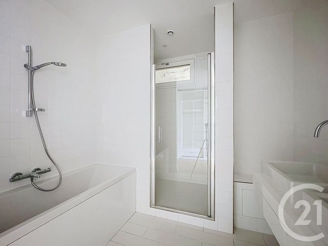 Appartement F4 &agrave; louer - 4 pi&egrave;ces - 140 m2 - Paris - 75010 - ILE-DE-FRANCE