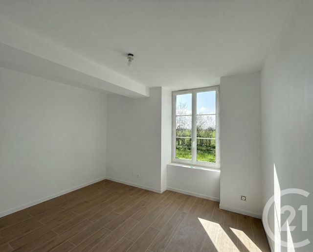 Maison &agrave; louer - 6 pi&egrave;ces - 126 m2 - St Denis Du Payre - 85 - PAYS-DE-LOIRE