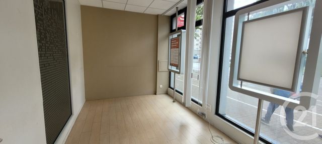 Local commercial à louer - 180.0 m2 - 68 - Haut-Rhin