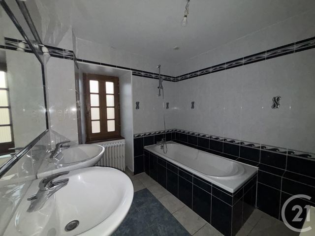 Maison &agrave; louer - 6 pi&egrave;ces - 124,89 m2 - Domfront En Poiraie - 61 - BASSE-NORMANDIE