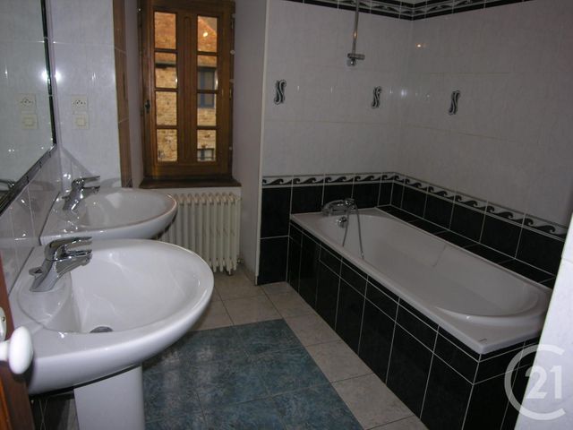 Maison &agrave; louer - 6 pi&egrave;ces - 124,89 m2 - Domfront En Poiraie - 61 - BASSE-NORMANDIE