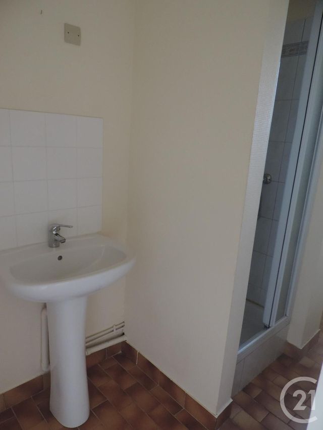 Appartement F3 &agrave; louer - 3 pi&egrave;ces - 64,90 m2 - Domfront En Poiraie - 61 - BASSE-NORMANDIE