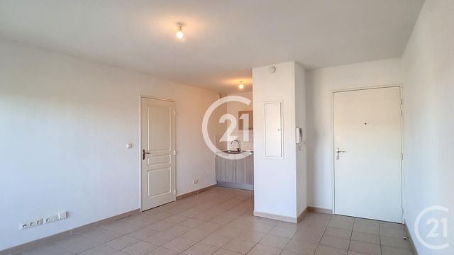 Appartement T2 à louer - 2 pièces - 45,55 m2 - St Martin De Crau - 13 - PROVENCE-ALPES-COTE-D-AZUR