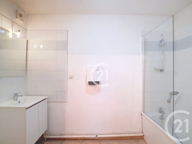 Appartement T2 à louer - 2 pièces - 50,70 m2 - St Martin De Crau - 13 - PROVENCE-ALPES-COTE-D-AZUR