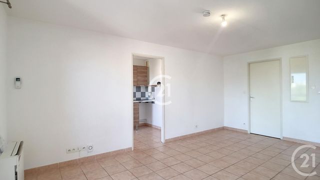 Appartement T3 à louer - 3 pièces - 63,60 m2 - Arles - 13 - PROVENCE-ALPES-COTE-D-AZUR